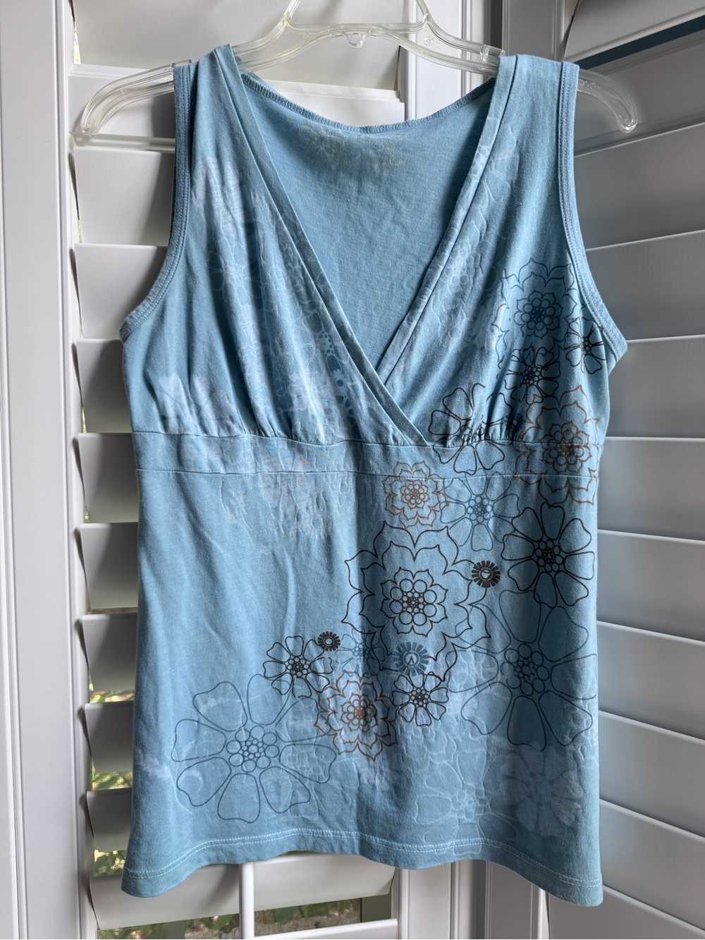 Aventura Cotton/Poly top size M empire waist style, sleeveless top. NWOT
